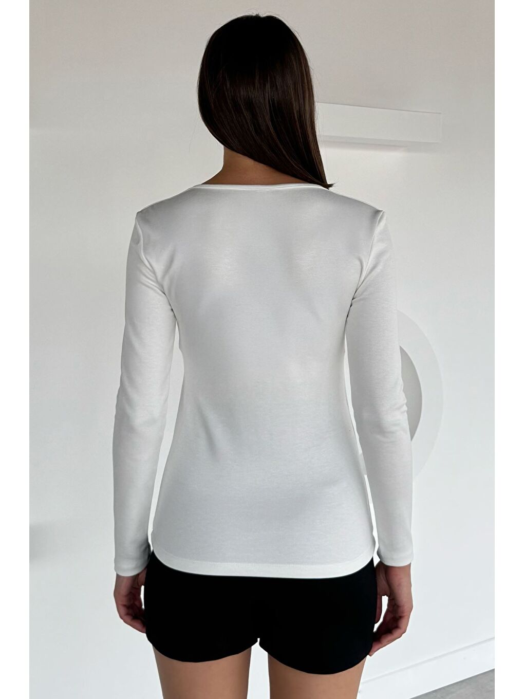 Ekru Ön Detaylı V Yaka Basıc Bluz-3