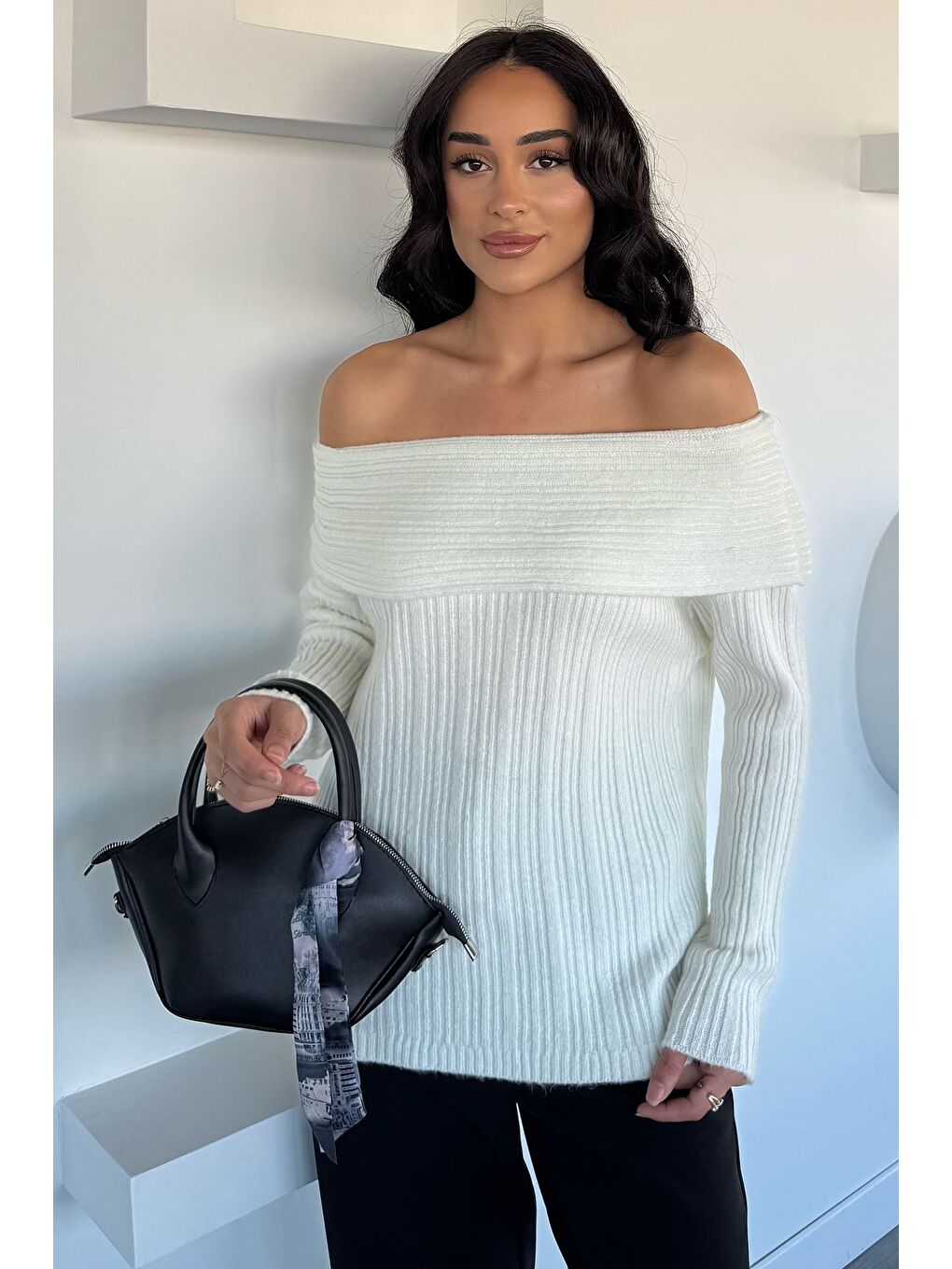 Ekru Kadın Madonna Yaka Kendinden Çizgi Desenli Triko Bluz-1