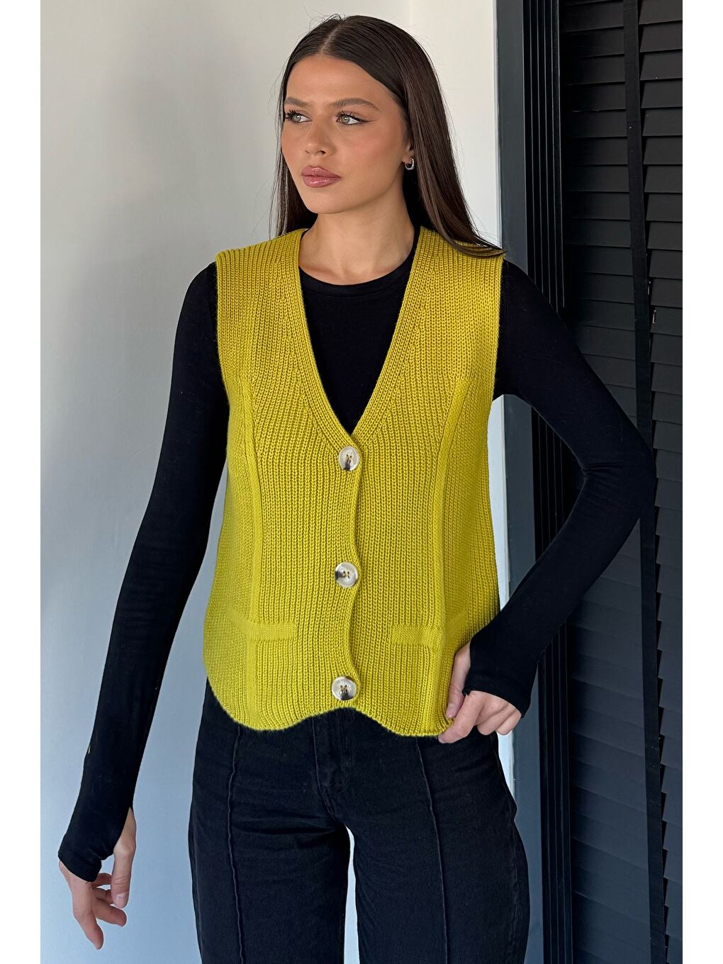 Yeşil Kadın V Yaka Ön Düğmeli Triko Yelek-2