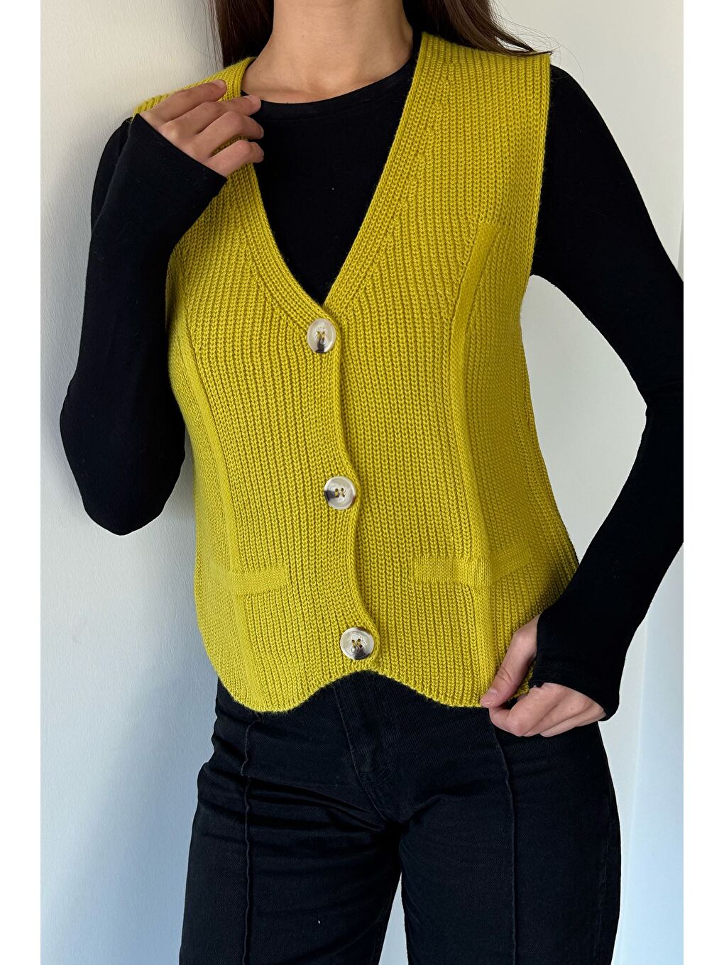 Yeşil Kadın V Yaka Ön Düğmeli Triko Yelek-5