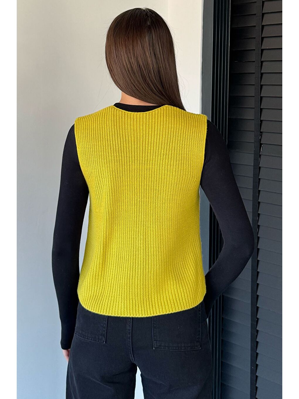 Yeşil Kadın V Yaka Ön Düğmeli Triko Yelek-6