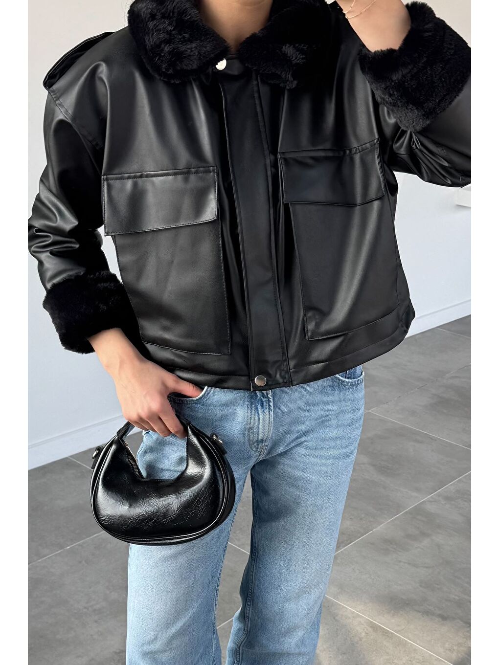 Siyah Kadın Bel Lastikli Kürklü Suni Deri Mont-4