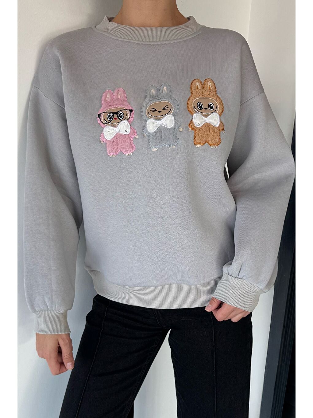 Gri Kadın Bisiklet Yaka Ön Nakışlı Şardonlu Sweatshirt