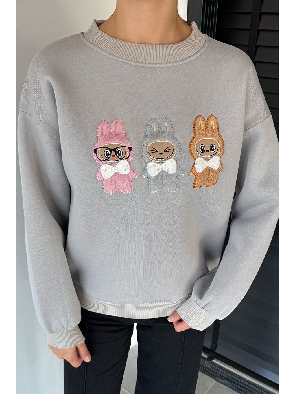 Gri Kadın Bisiklet Yaka Ön Nakışlı Şardonlu Sweatshirt-2