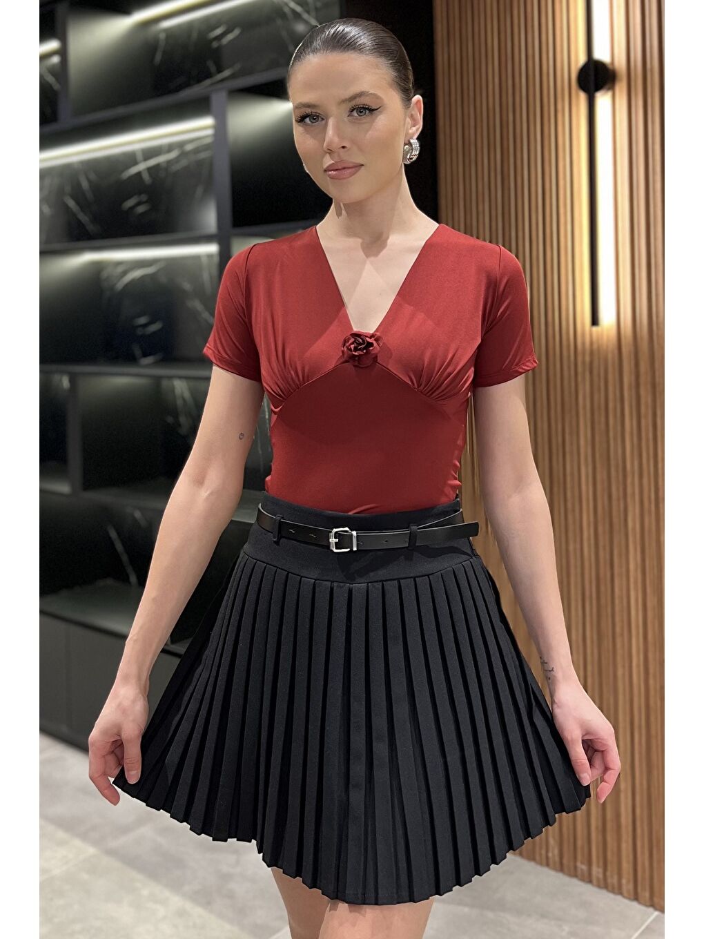 Bordo Gül Detaylı V Yaka Kadın Bluz