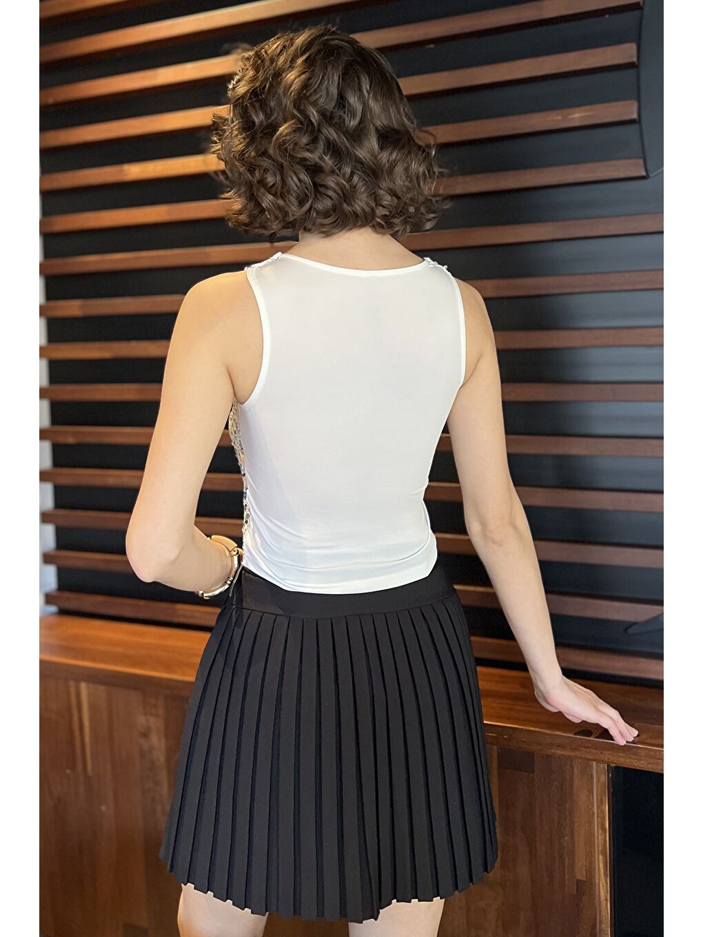 Beyaz Kadın Pul Payetli Sıfır Kol Bluz-2