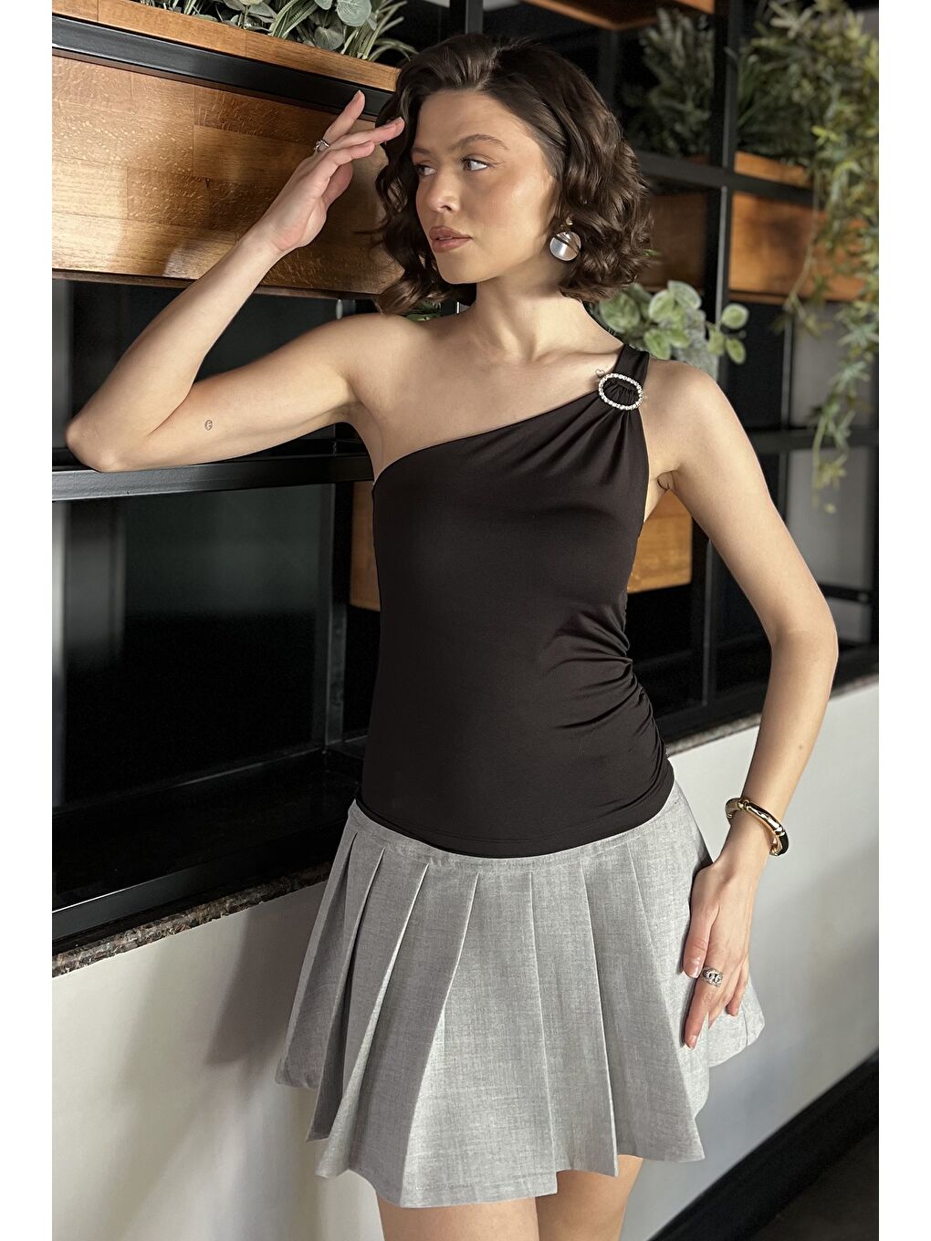 Siyah Kadın Tek Omuz Elastanlı Tokalı Bluz-1