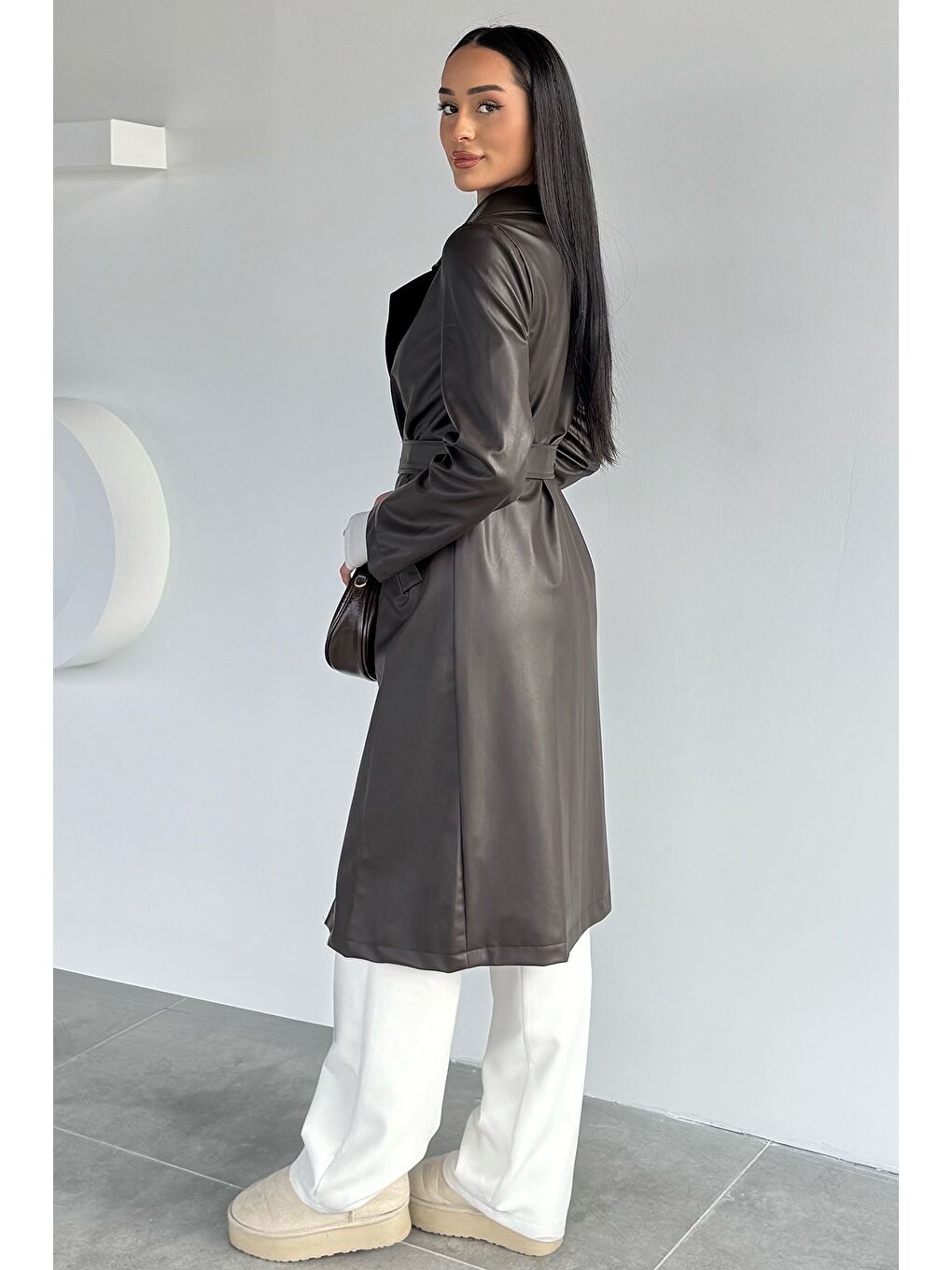 Kahverengi Kadın Çift Cepli Bel Kuşaklı Astarlı Suni Deri Trençkot-3