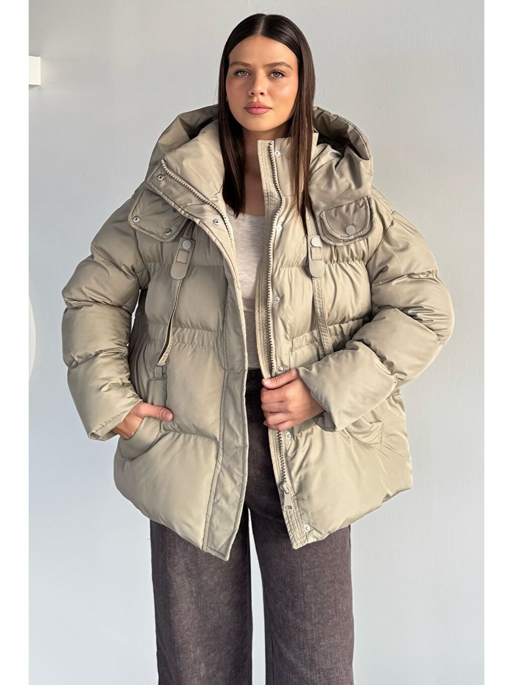 Bej Kadın Kapüşonlu Fermuarlı Ve Çıtçıtlı Şişme Mont-1