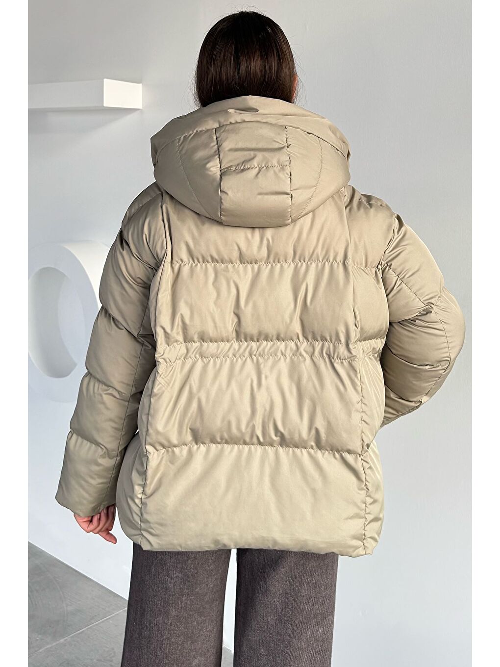 Bej Kadın Kapüşonlu Fermuarlı Ve Çıtçıtlı Şişme Mont-3