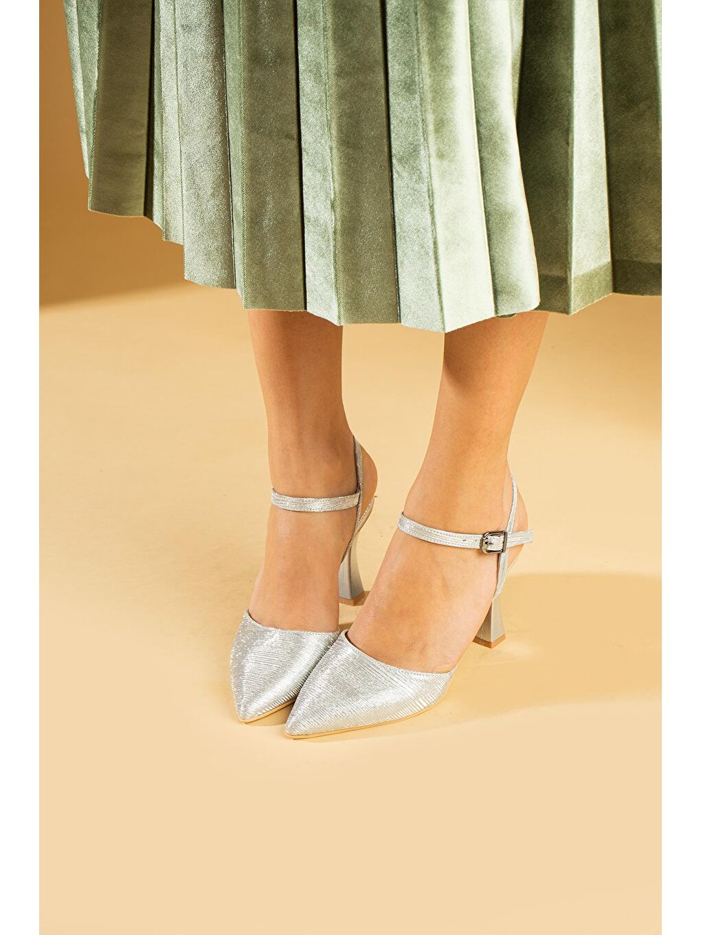 Gri Simli Kumaş Kadeh Topuklu Rahat Kalıp Kadın Ayakkabı 001-237-24Sim-2