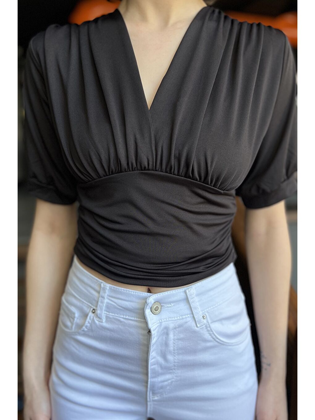 Siyah Kadın V Yaka Büzgü Detaylı Crop Top Bluz-3