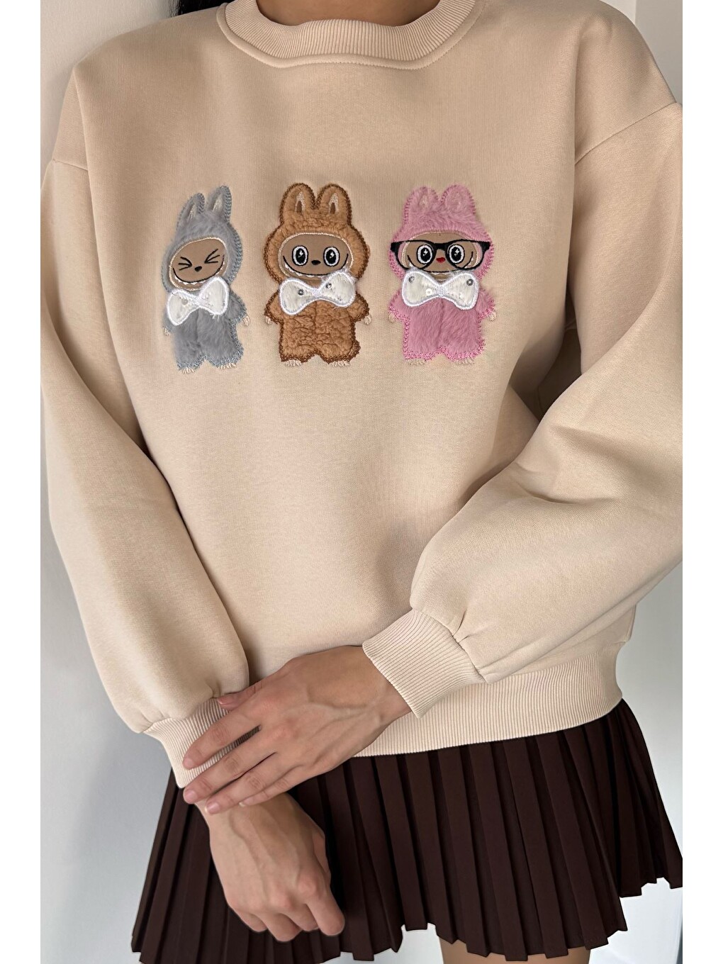 Bej Kadın Bisiklet Yaka Ön Nakışlı Şardonlu Sweatshirt