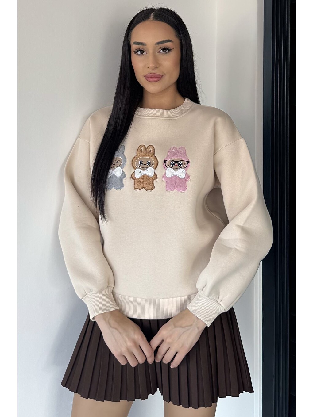 Bej Kadın Bisiklet Yaka Ön Nakışlı Şardonlu Sweatshirt-1