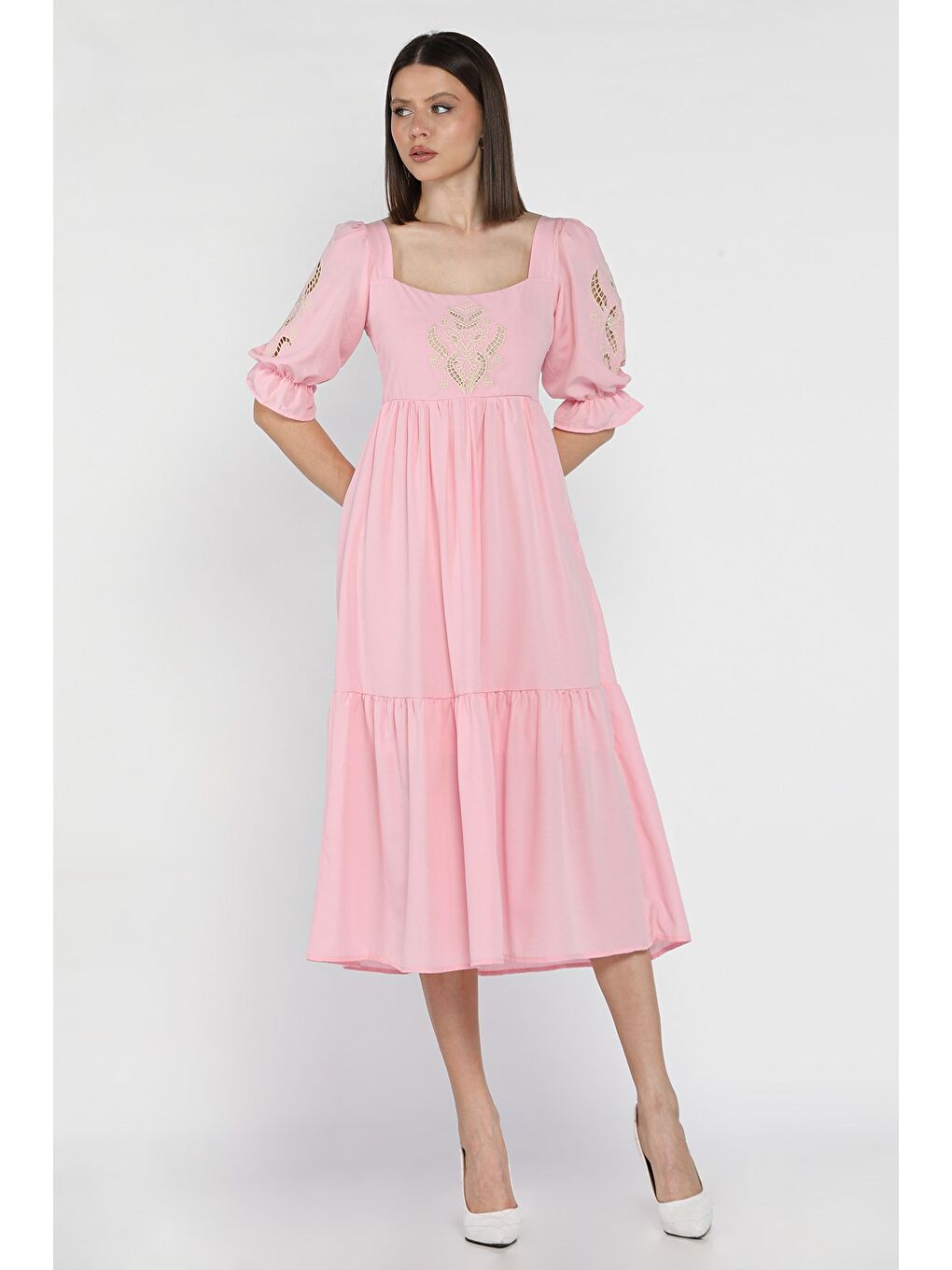 Pembe Kadın Kare Yaka Nakışlı Elbise