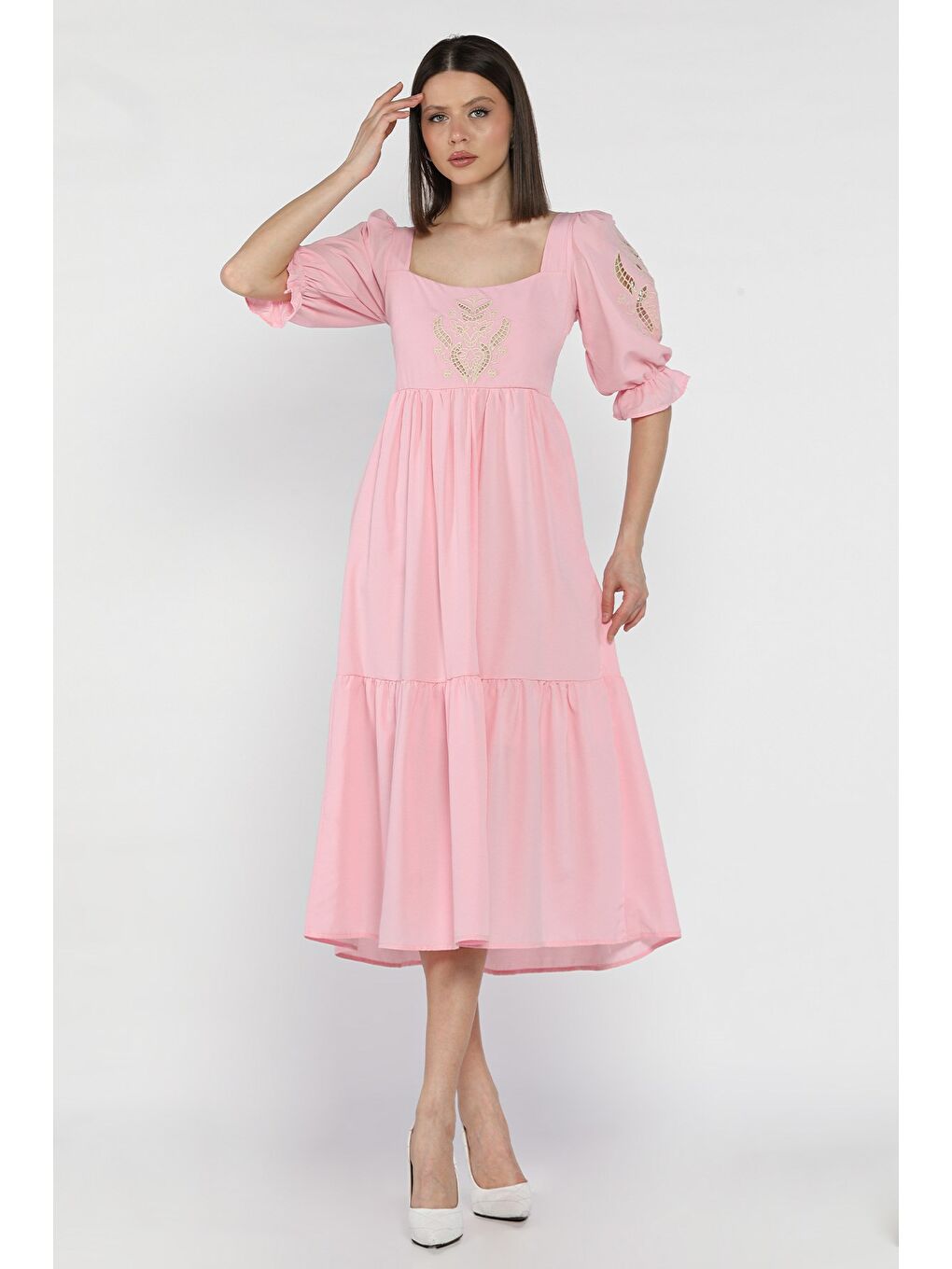 Pembe Kadın Kare Yaka Nakışlı Elbise-1