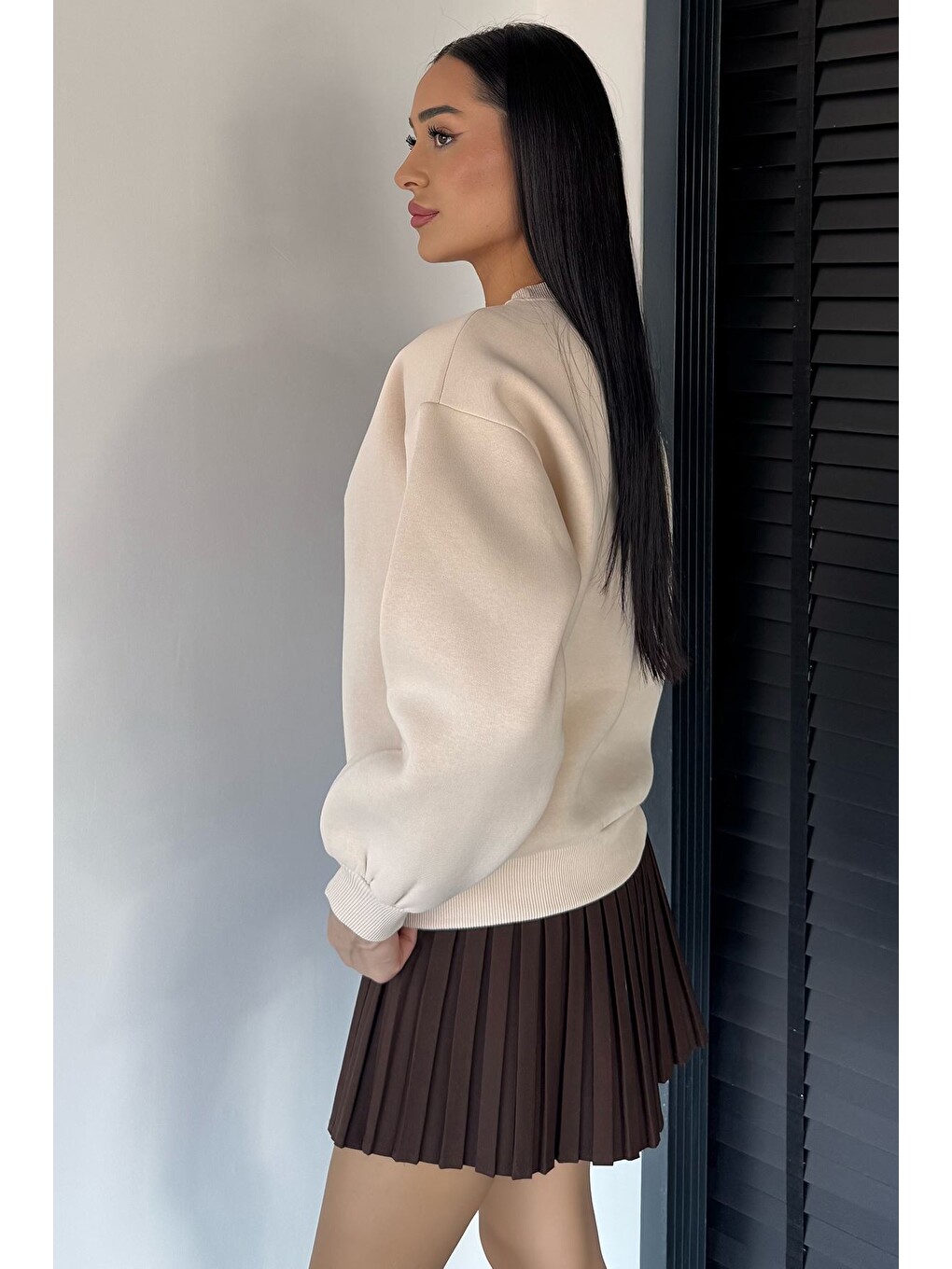 Bej Kadın Bisiklet Yaka Ön Nakışlı Şardonlu Sweatshirt-3