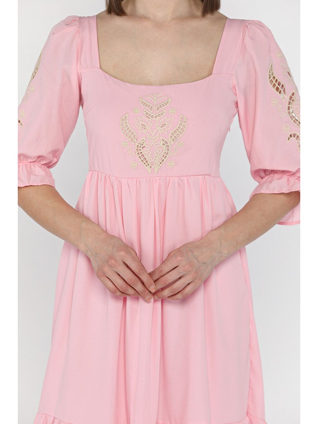 Pembe Kadın Kare Yaka Nakışlı Elbise-3