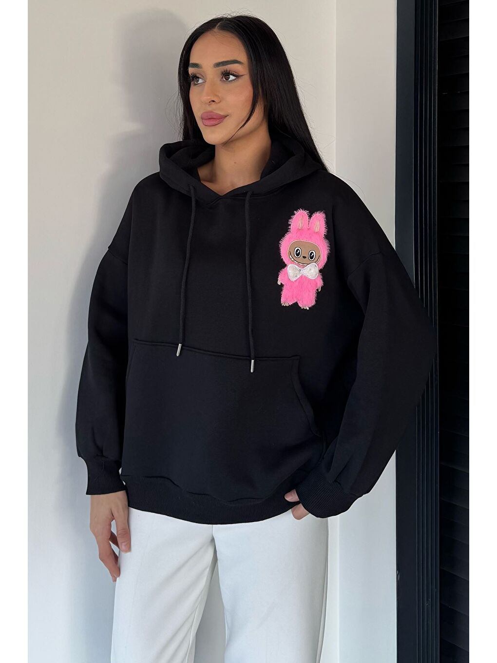 Siyah Kadın Kapüşonlu Şardonlu Kanguru Cepli Sweatshirt-1