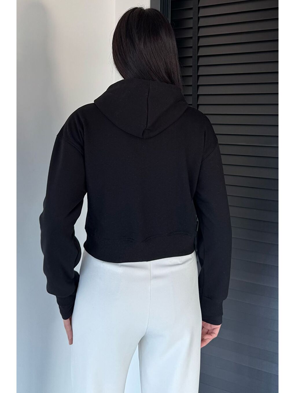 Siyah Kadın Kapüşonlu Şardonlu Ön Fermuarlı Crop Top Sweatshirt-3