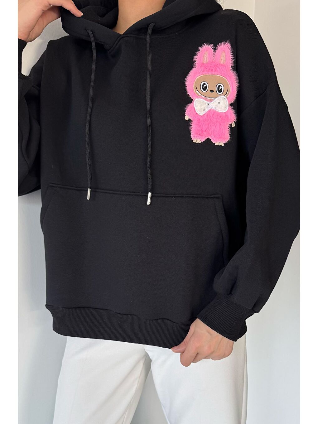 Siyah Kadın Kapüşonlu Şardonlu Kanguru Cepli Sweatshirt-2