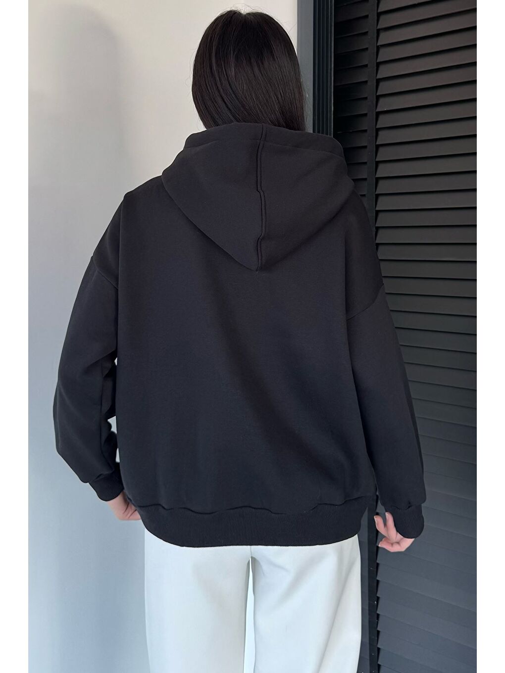 Siyah Kadın Kapüşonlu Şardonlu Kanguru Cepli Sweatshirt-3