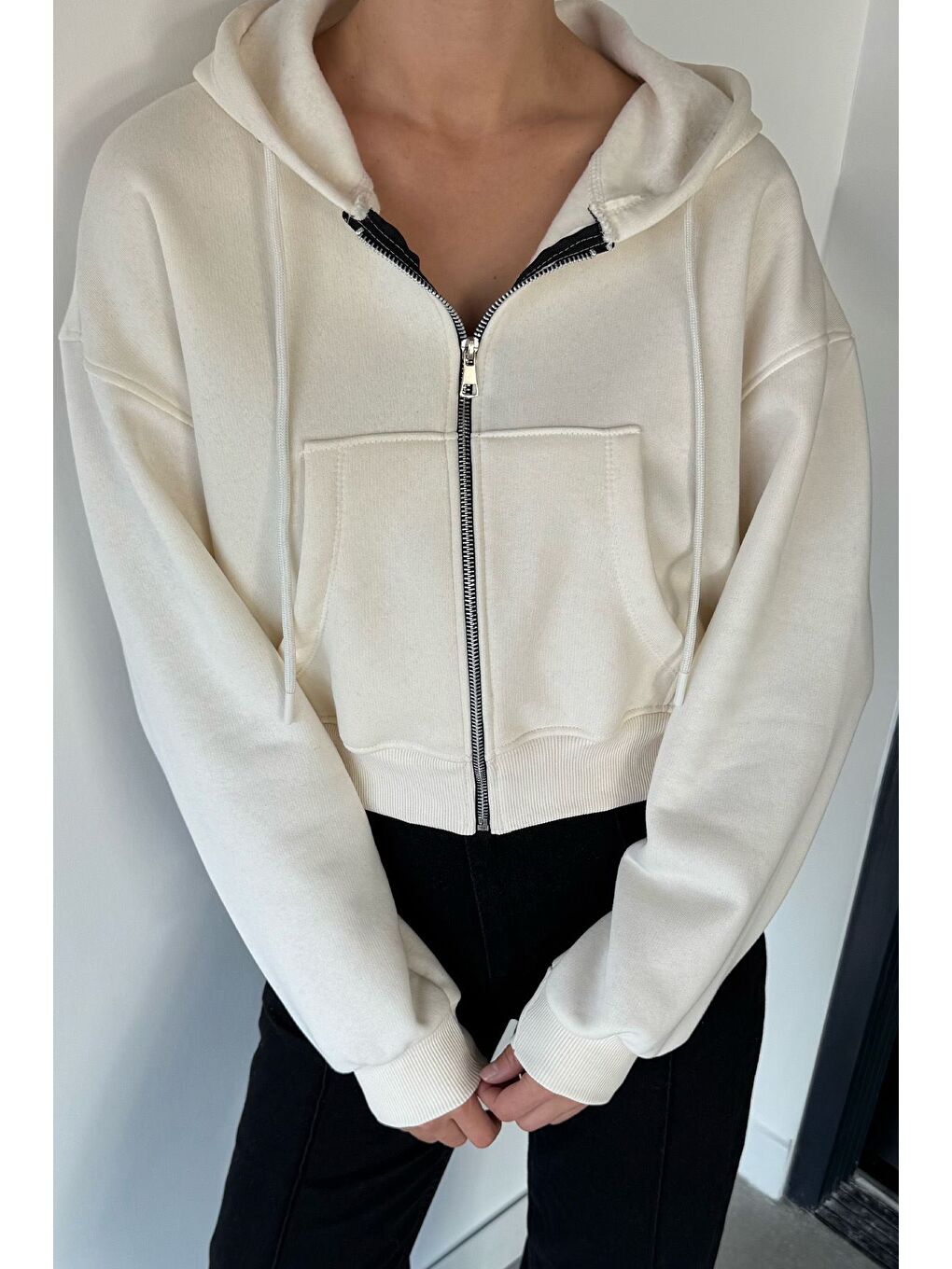 Ekru Kadın Kapüşonlu Şardonlu Ön Fermuarlı Crop Top Sweatshirt-1