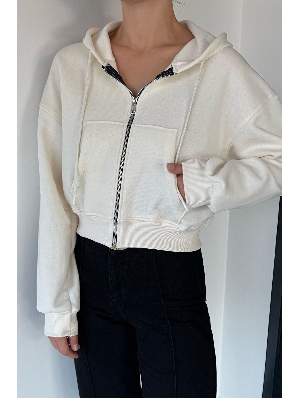 Ekru Kadın Kapüşonlu Şardonlu Ön Fermuarlı Crop Top Sweatshirt-2