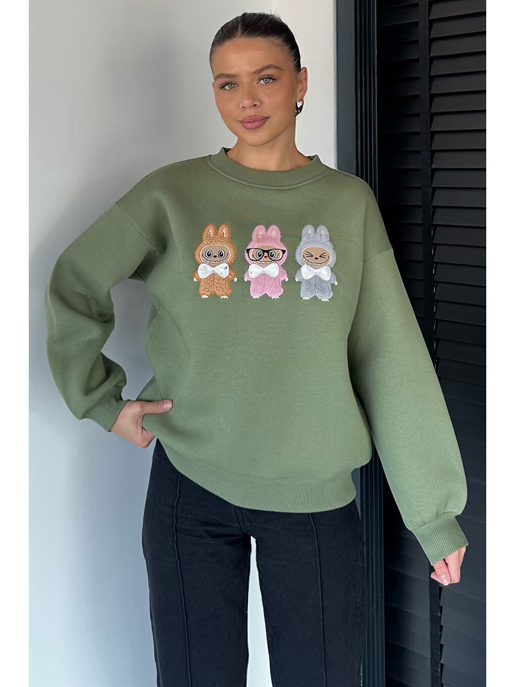 Haki Kadın Bisiklet Yaka Ön Nakışlı Şardonlu Sweatshirt