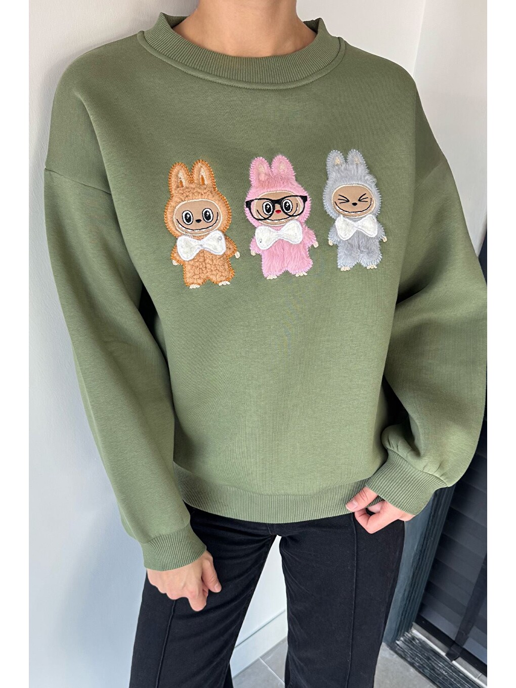 Haki Kadın Bisiklet Yaka Ön Nakışlı Şardonlu Sweatshirt-1