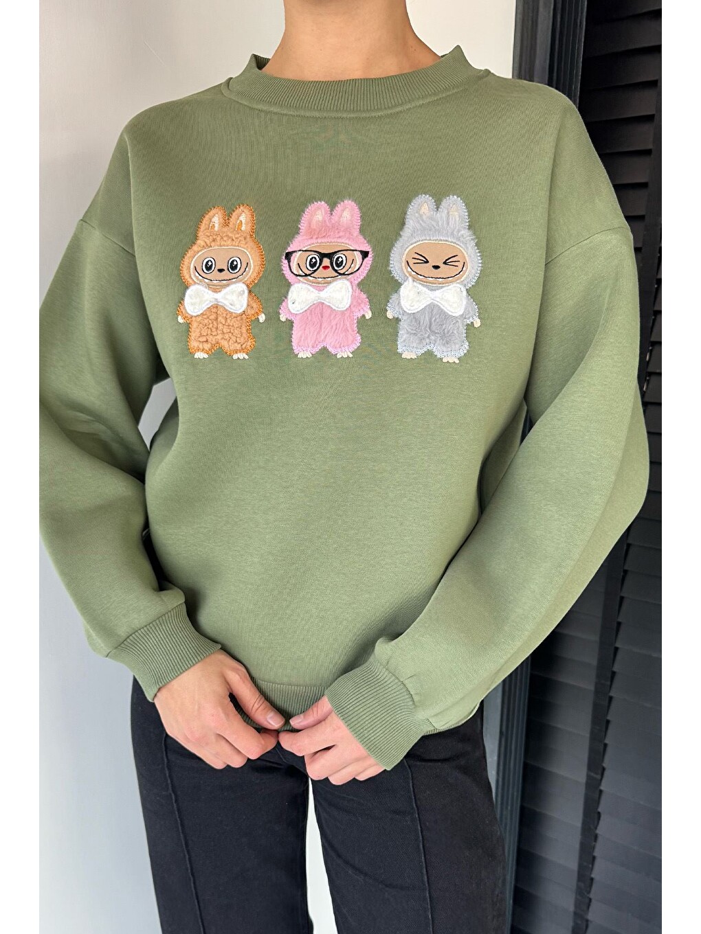 Haki Kadın Bisiklet Yaka Ön Nakışlı Şardonlu Sweatshirt-2