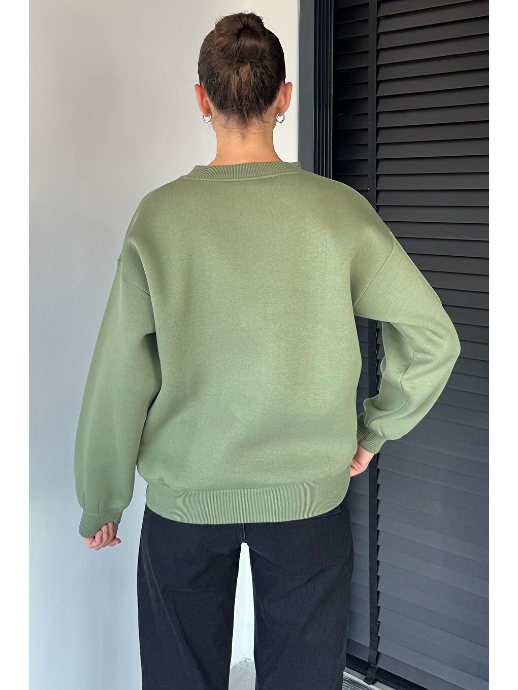 Haki Kadın Bisiklet Yaka Ön Nakışlı Şardonlu Sweatshirt-3