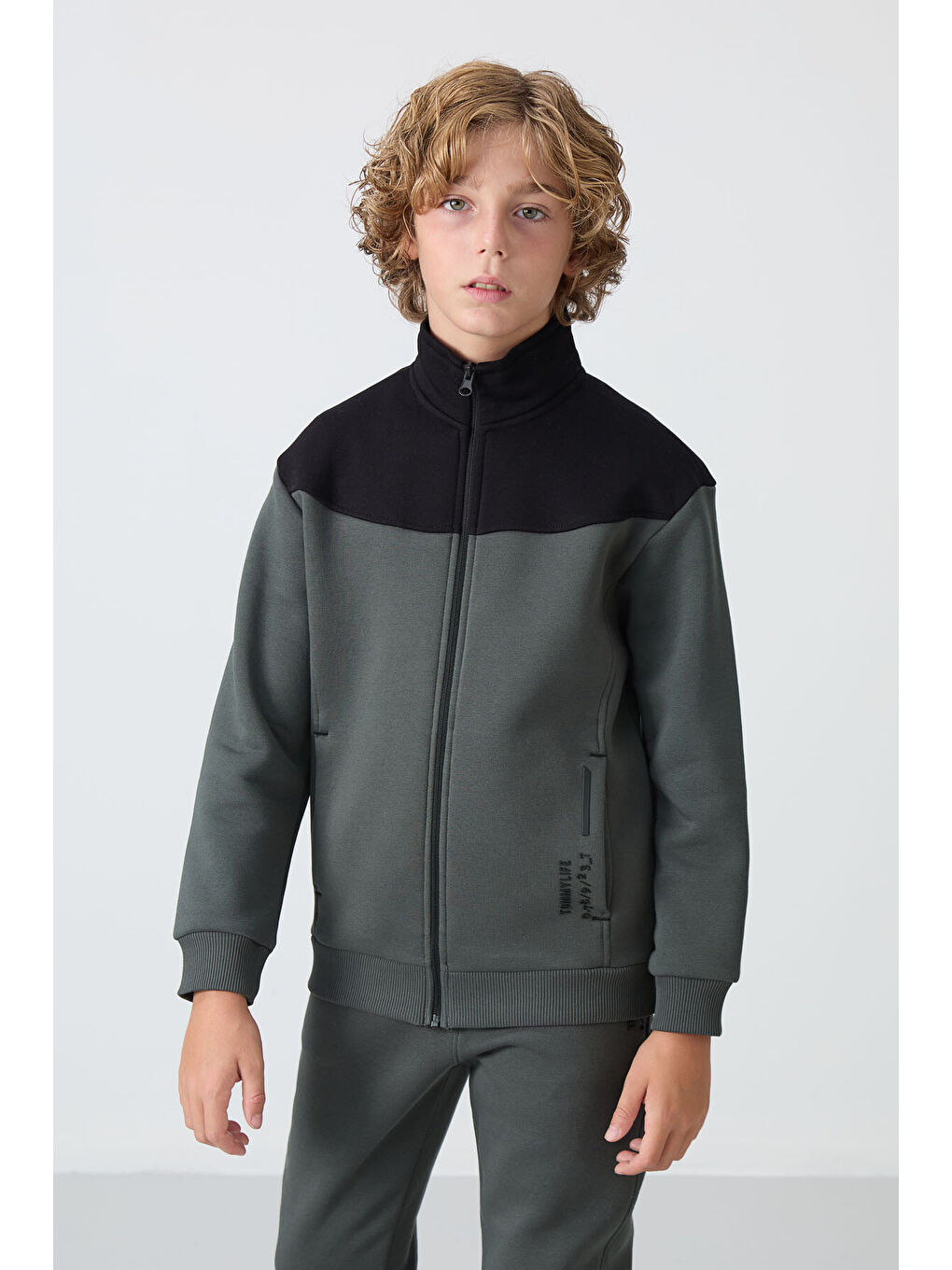 Haki Pamuklu Kalın İçi Tüylü Yumuşak Dokulu Standart Fit Nakışlı Erkek Çocuk Eşofman Takım - 11240-4