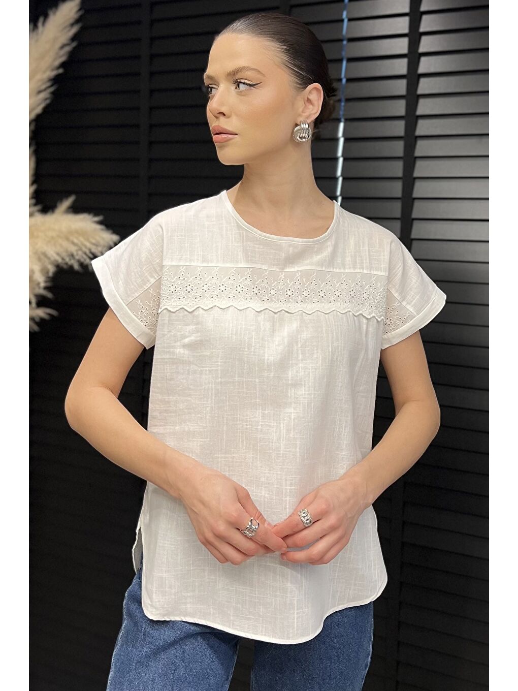 Ekru Kadın Dantel İşlemeli Keten Bluz-1