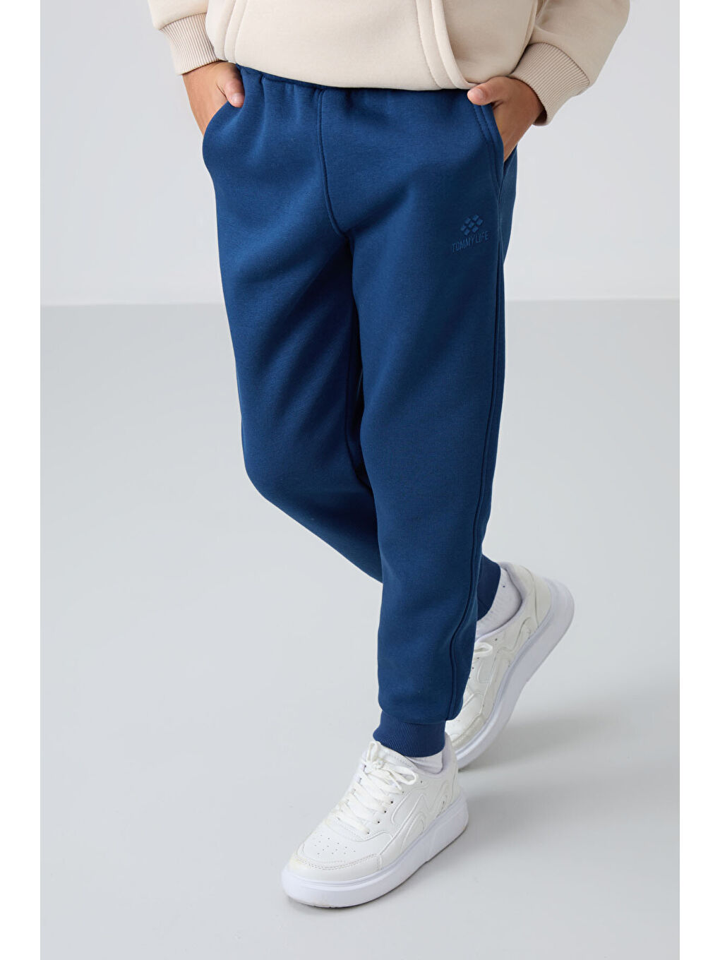 Mavi Parlament Pamuklu Kalın İçi Tüylü Yumuşak Dokulu Standart Fit Nakışlı Erkek Çocuk Eşofman Alt - 112