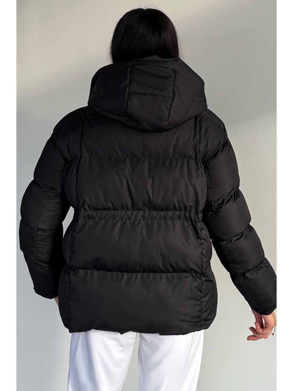 Siyah Kadın Kapüşonlu Fermuarlı Ve Çıtçıtlı Şişme Mont-3