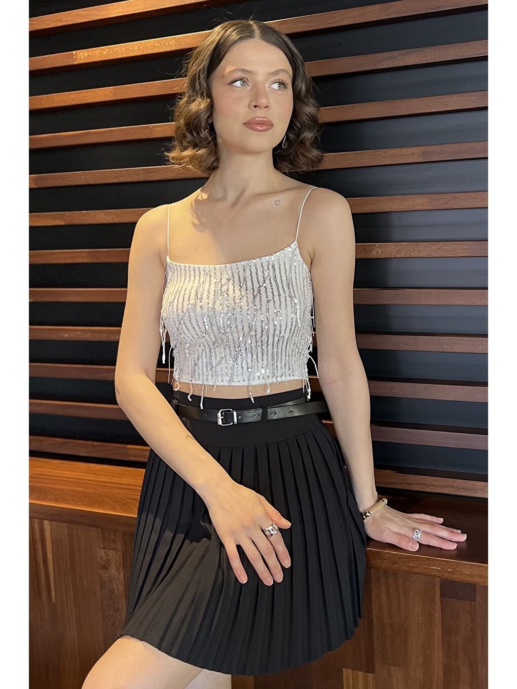 Beyaz Kadın İp Askılı Pul İşlemeli Crop Top Bluz-1