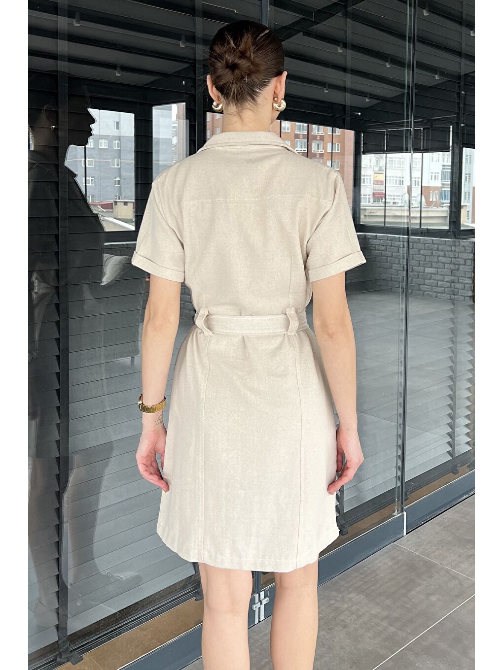 Bej Bel Kuşaklı Düğmeli Kısa Kol Keten Elbise-2