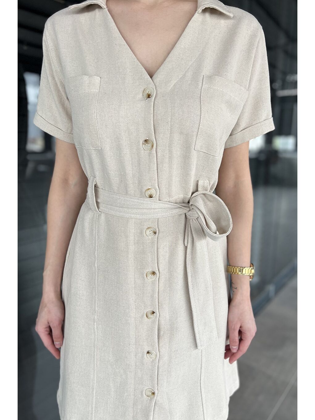 Bej Bel Kuşaklı Düğmeli Kısa Kol Keten Elbise-3