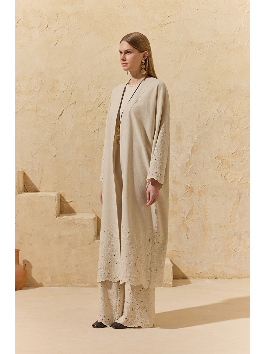 Siyah Renkli Brode Detaylı Kimono-3