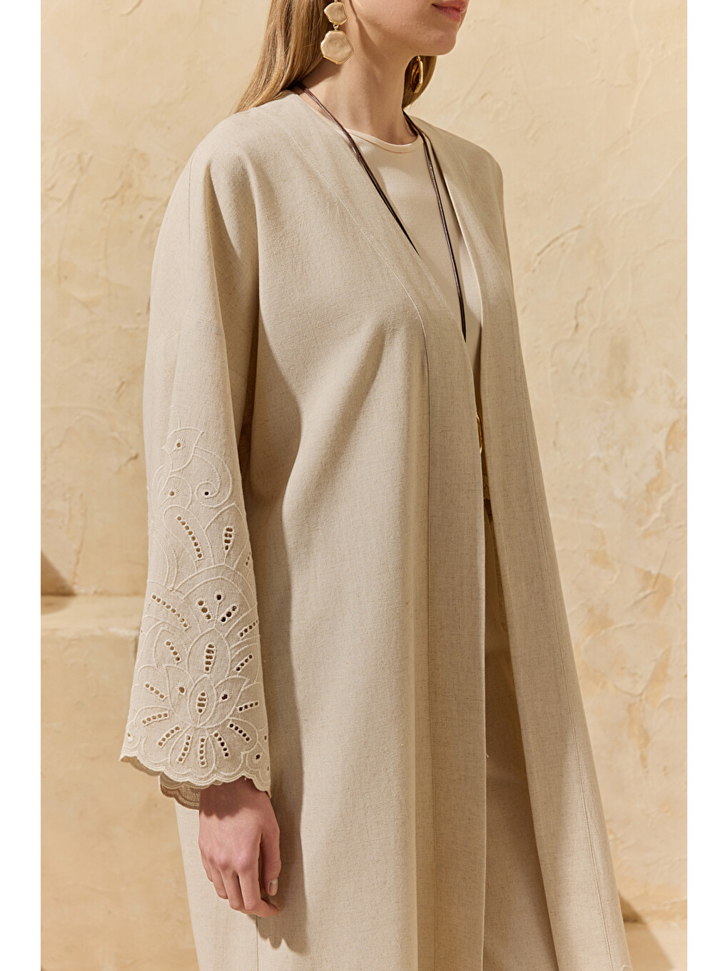 Siyah Renkli Brode Detaylı Kimono-4