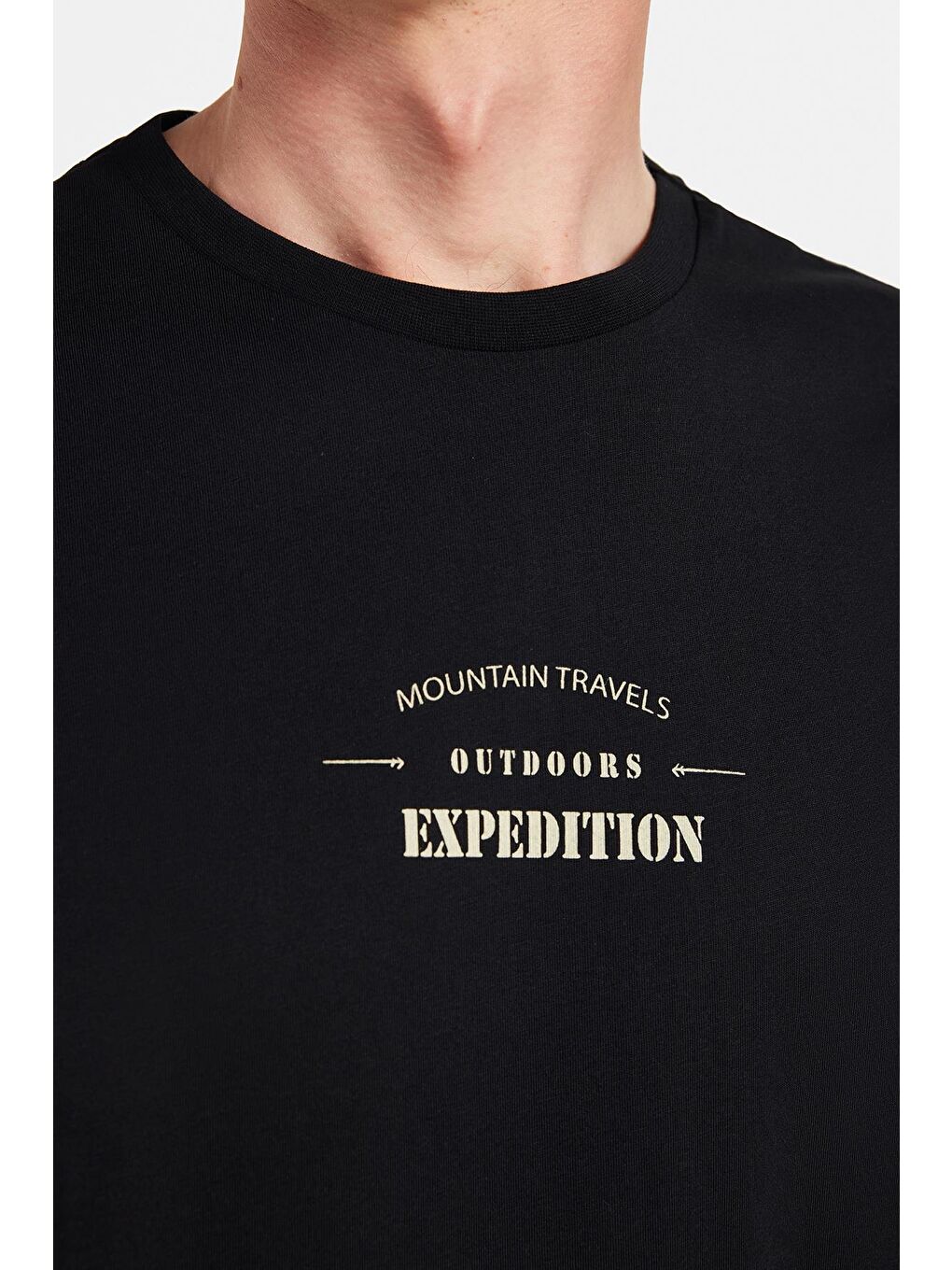 Erkek Slim Fit Dar Kesim %100 Pamuk Yumuşak Dokulu Baskılı Siyah Bisiklet Yaka Tişört-2