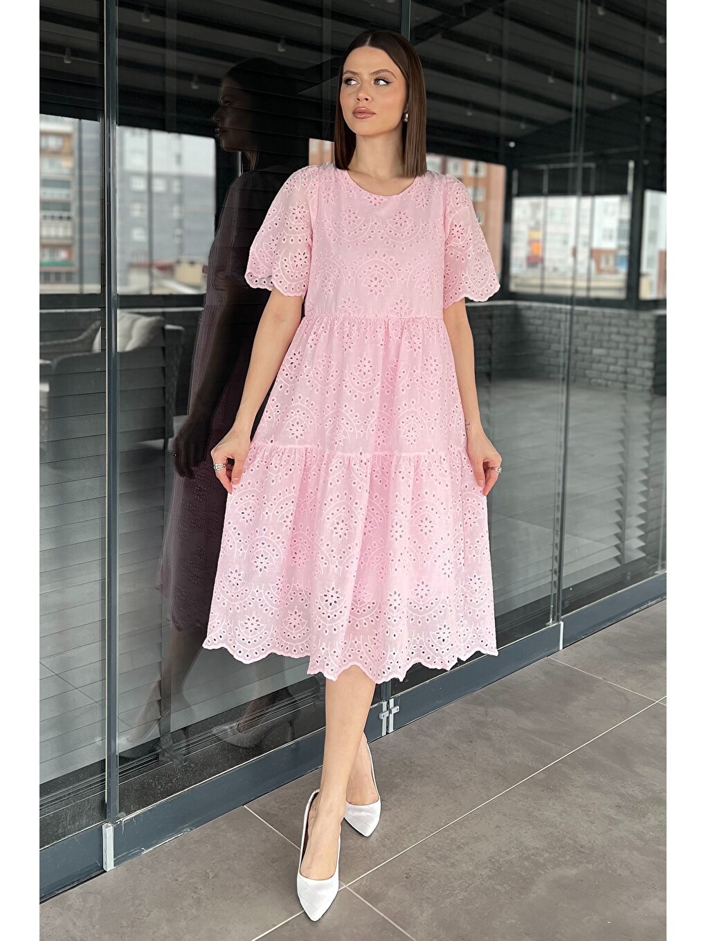 Pembe Dantel İşlemeli Kadın Kısa Kol Elbise