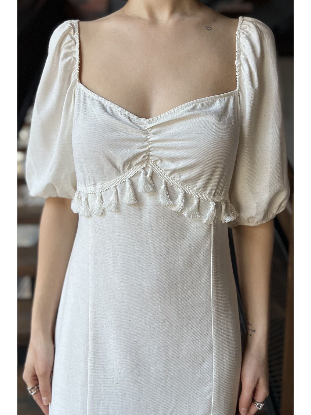 Ekru Kadın Ön Püskül Detaylı Kol Lastikli Çift Yırtmaçlı Keten Elbise-3