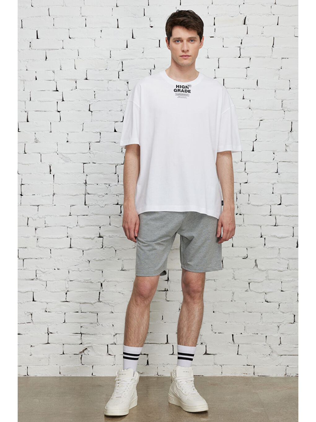 Erkek Beyaz Oversize Fit Geniş Kesim Bisiklet Yaka %100 Pamuk Baskılı Tişört-1