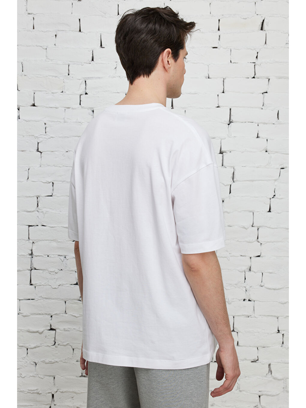 Erkek Beyaz Oversize Fit Geniş Kesim Bisiklet Yaka %100 Pamuk Baskılı Tişört-6