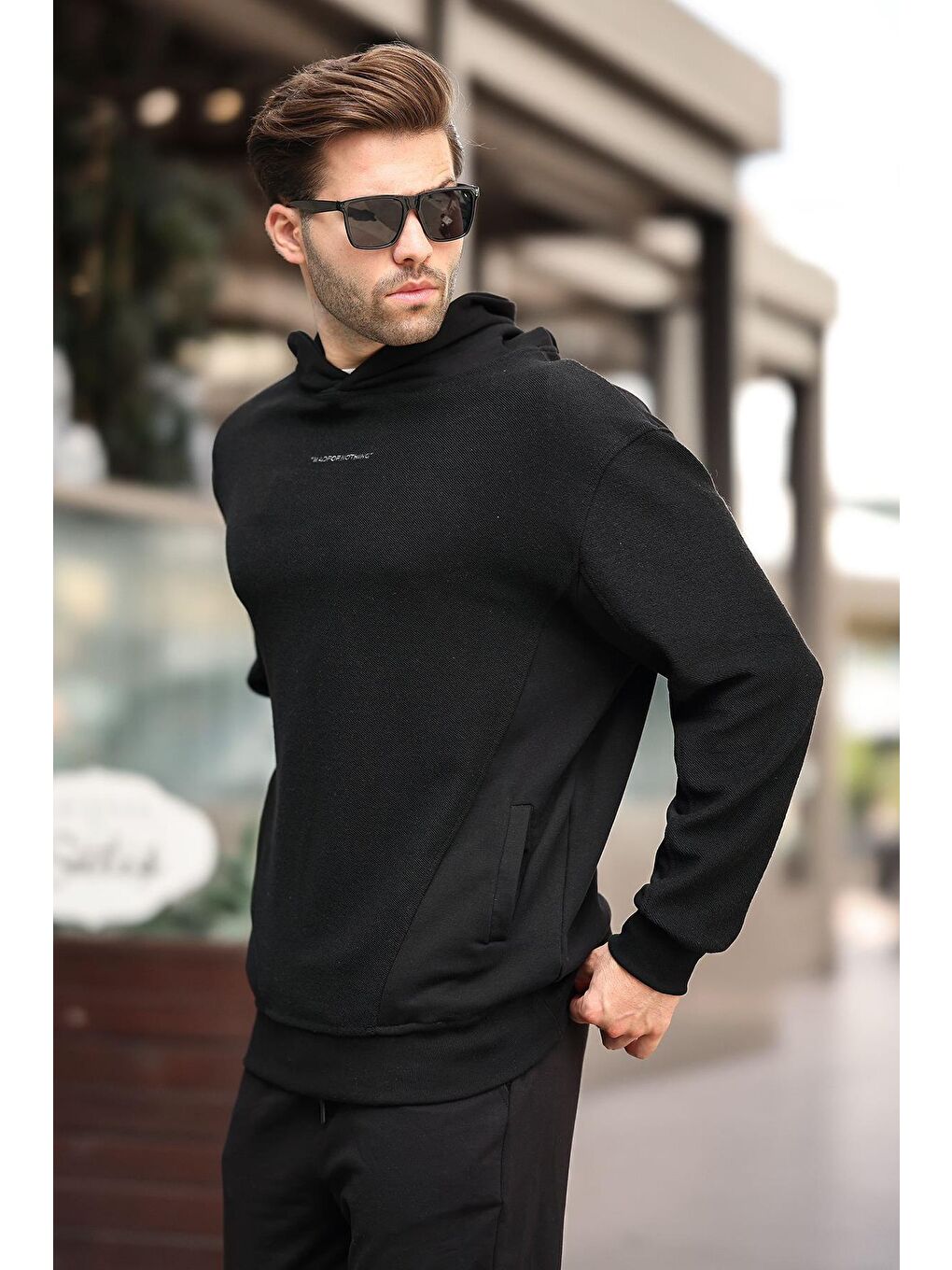 Siyah Kapüşonlu Cep Detaylı Nakışlı