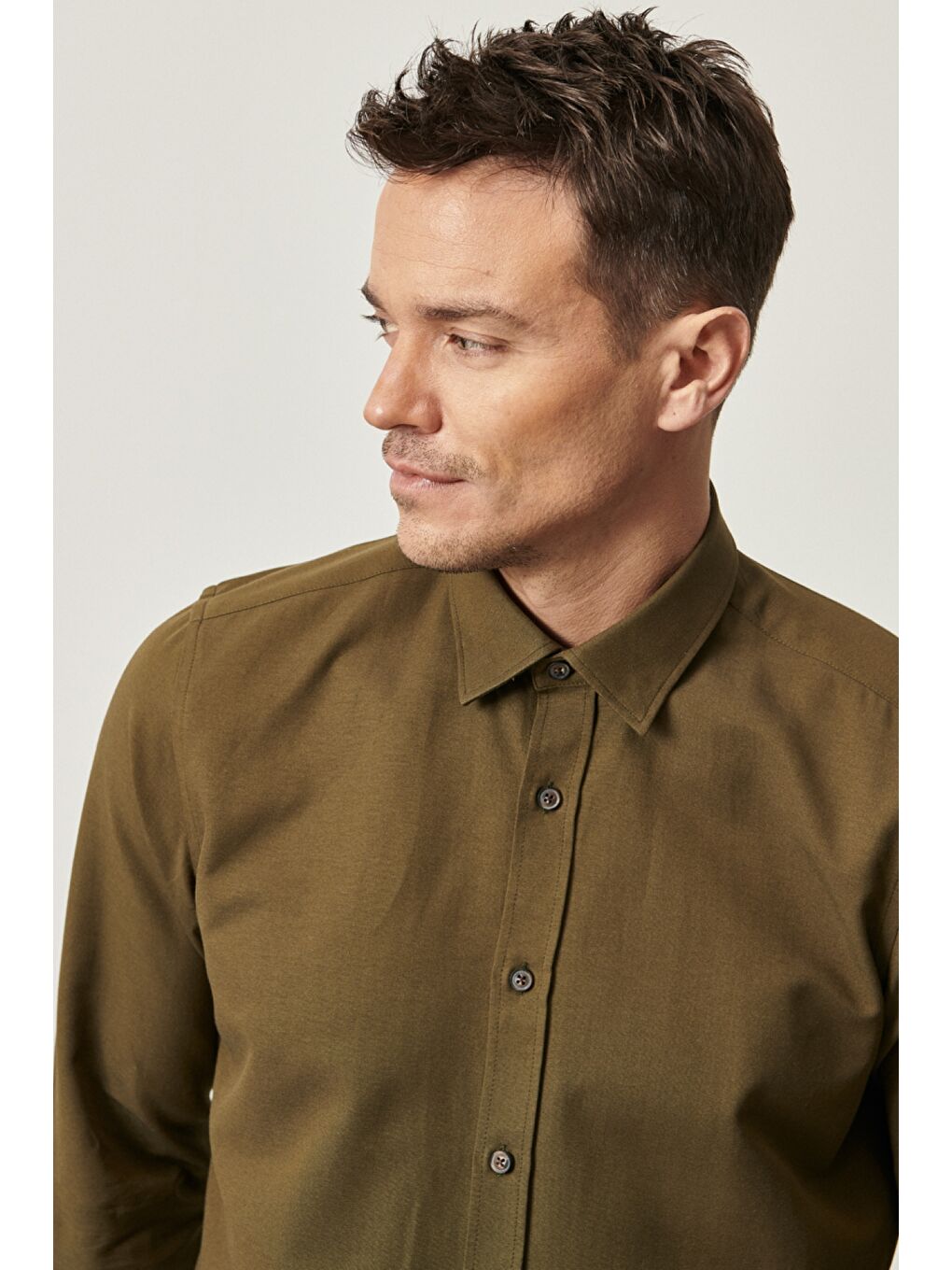 Erkek Haki Slim Fit Dar Kesim Düğmeli Yaka Uzun Kollu Oxford Gömlek-2