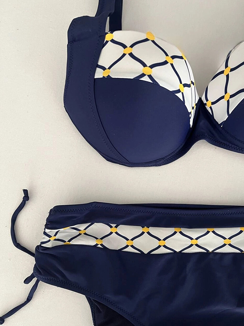 Kadın Lacivert Beyaz Etnik Desenli Bikini Takım HZL25S-LC2220-1