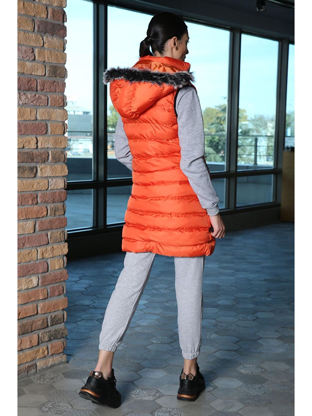 Turuncu Kadın Kürklü Uzun Şişme Yelek-2